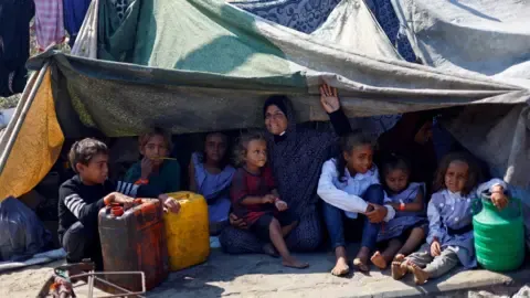 Cataclysmic Situation across Gaza City as Military Tanks Push Forward